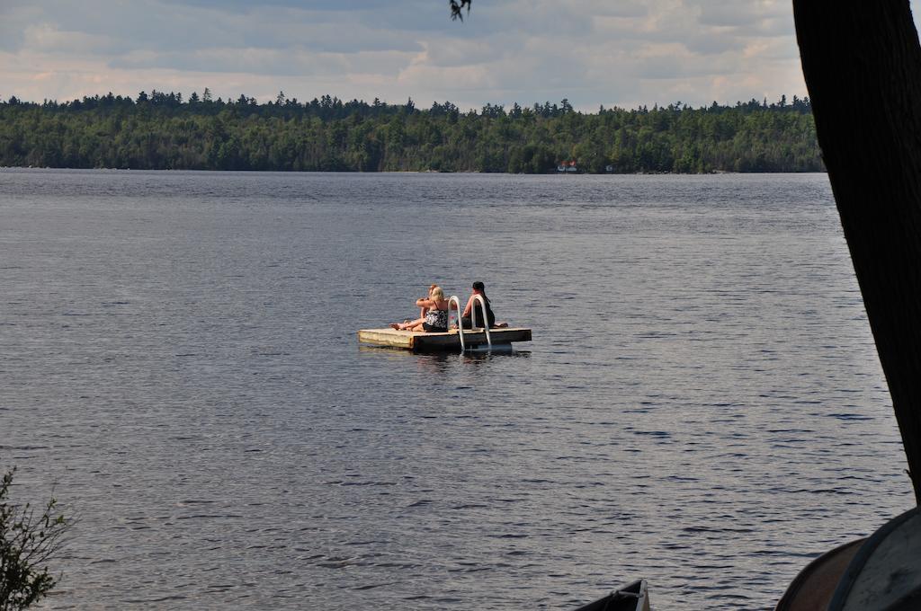 Okimot Lodge On Tomiko Lake Crystal Falls Buitenkant foto