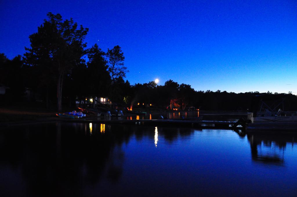 Okimot Lodge On Tomiko Lake Crystal Falls Buitenkant foto