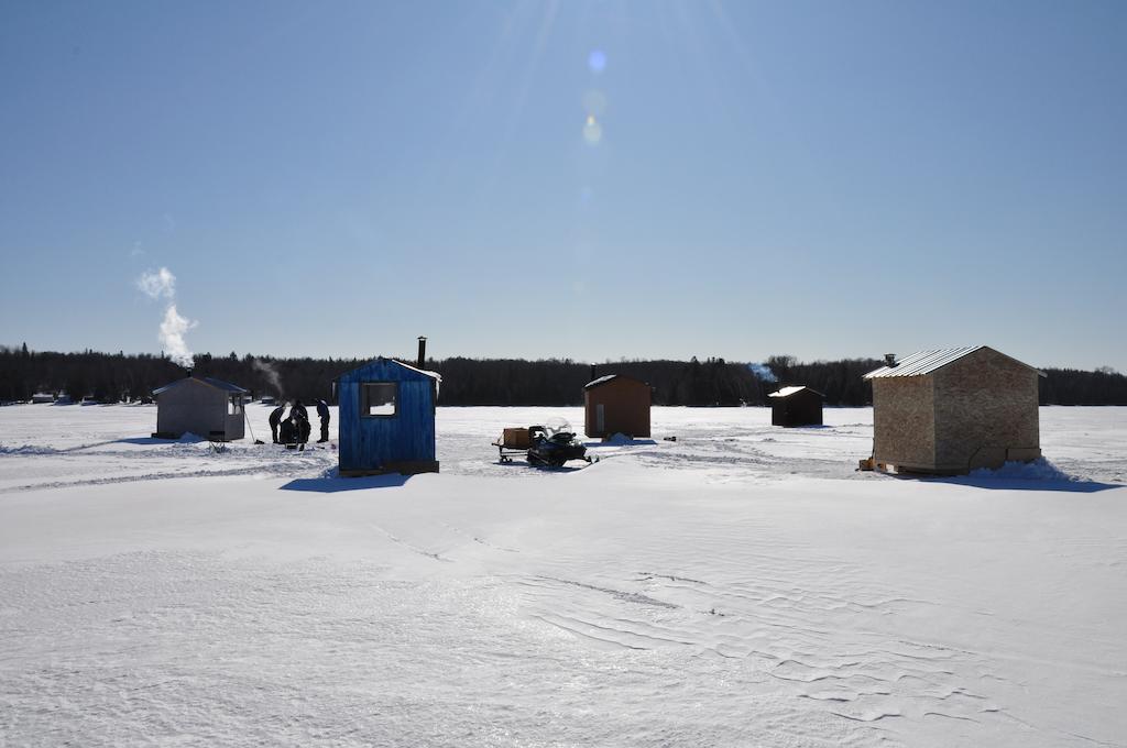 Okimot Lodge On Tomiko Lake Crystal Falls Buitenkant foto