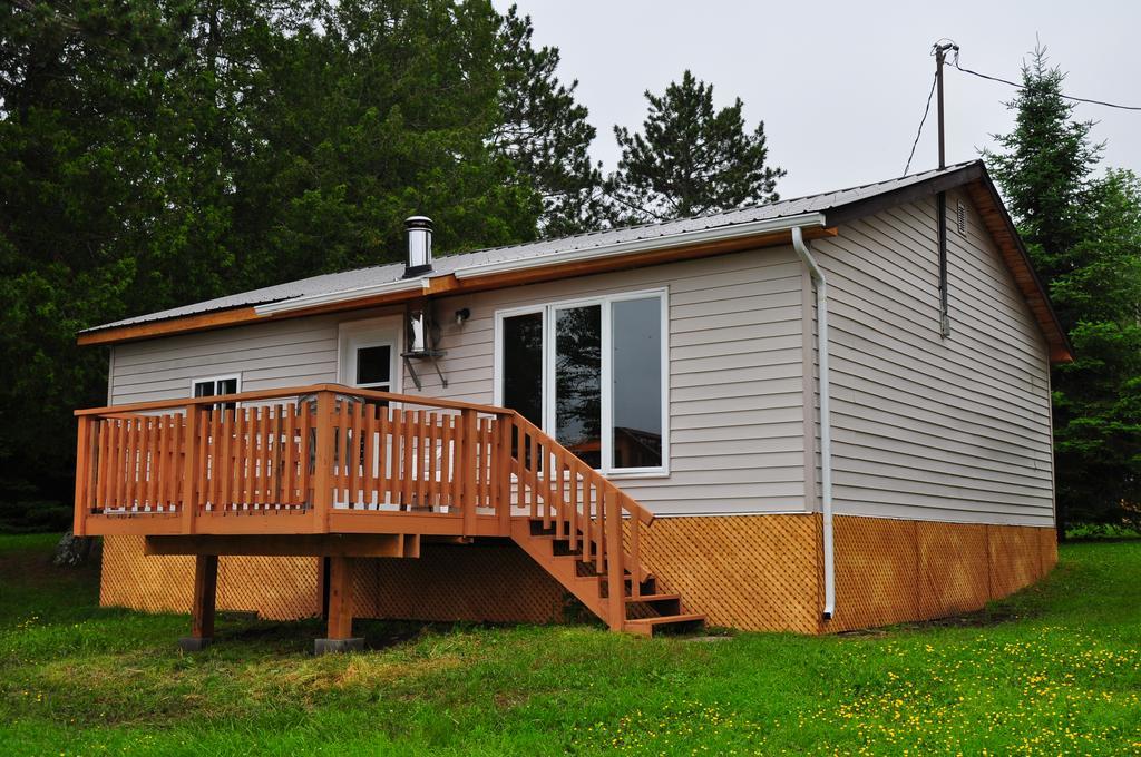 Okimot Lodge On Tomiko Lake Crystal Falls Buitenkant foto