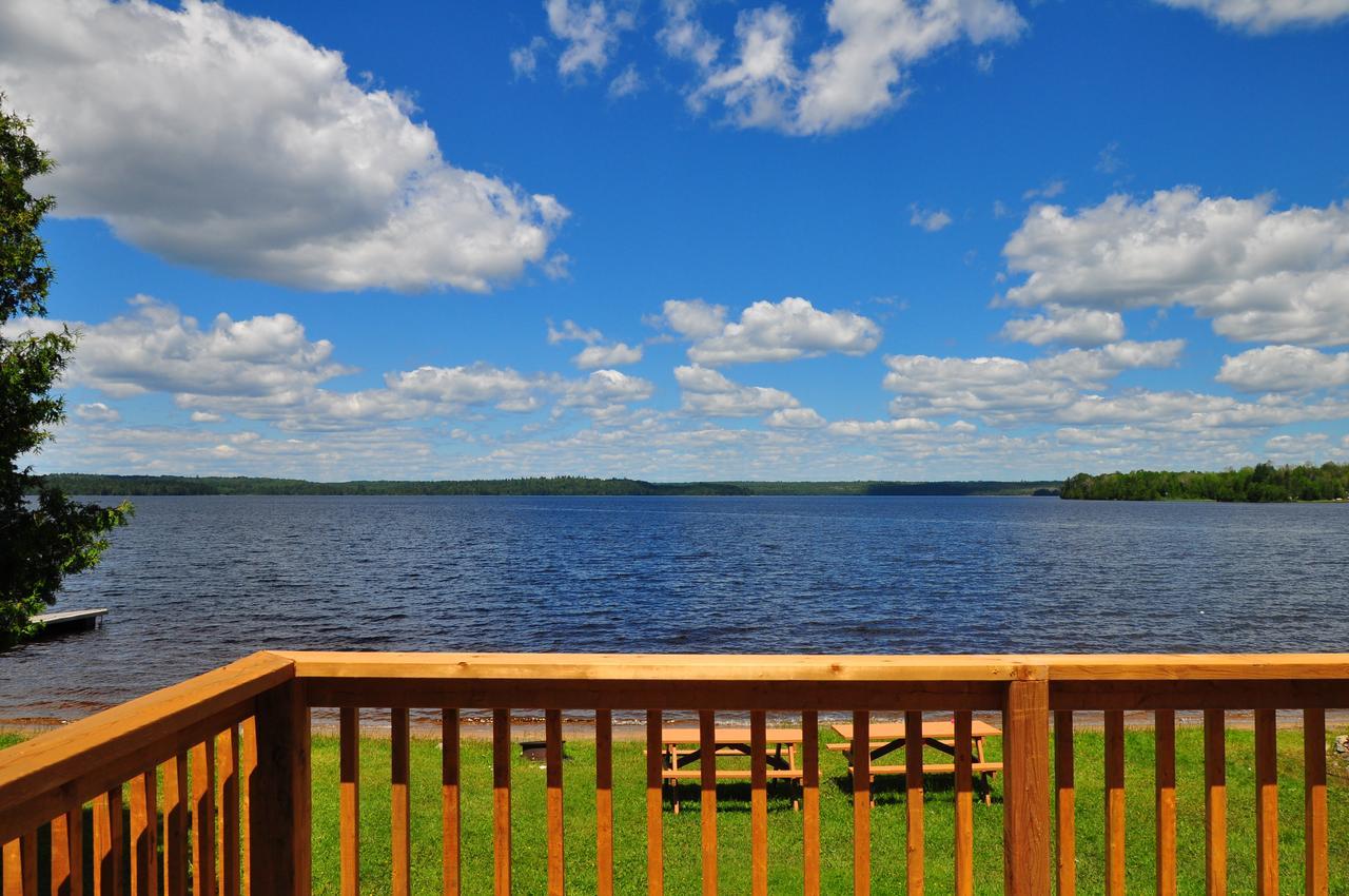 Okimot Lodge On Tomiko Lake Crystal Falls Buitenkant foto